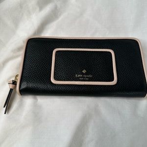 NWT Kate Spade Black and Tan Wallet
